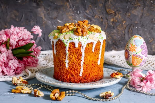 Кулич с орехами и изюмом Кулич с орехами и изюмом